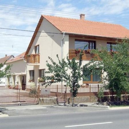 Aura Vendégház Hajdúszoboszló Extérieur photo